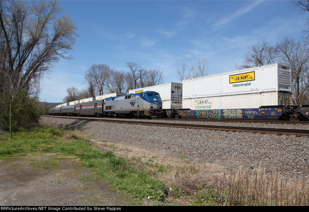 Amtrak 90 leads 04T East